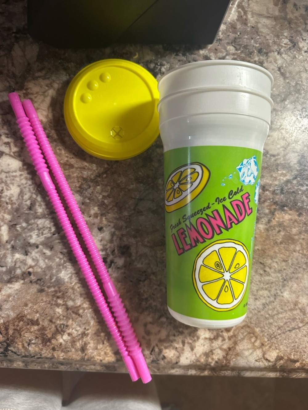 Lemonade Graphic Reusable Cup with Yellow Lid and Pink Straws